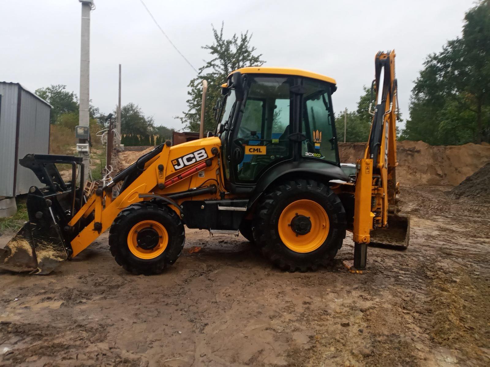 Екскаватор-навантажувач JCB 3CX — оренда з оператором у Київській області